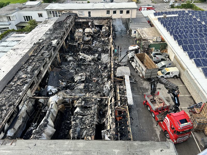 Vollbrand einer Lagerhalle (Bild 9)